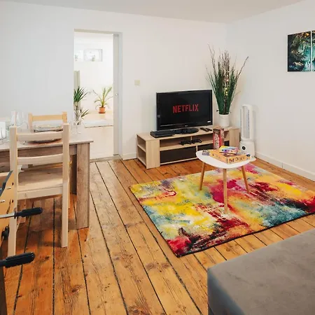 5 Min To Citycenter - House & Garden - Netflix, Playstation & Wifi Apartment *