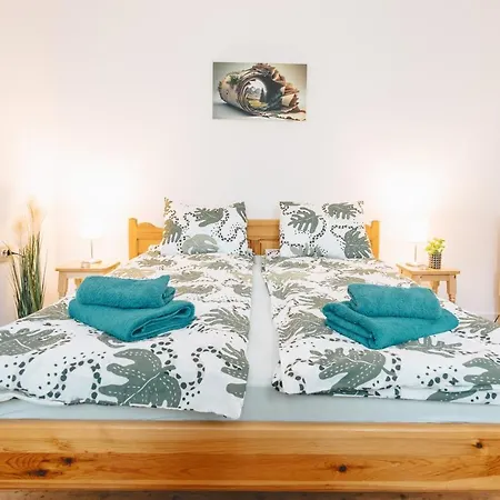 5 Min To Citycenter - House & Garden - Netflix, Playstation & Wifi