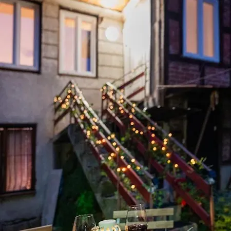 5 Min To Citycenter - House & Garden - Netflix, Playstation & Wifi