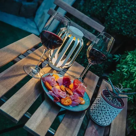 5 Min To Citycenter - House & Garden - Netflix, Playstation & Wifi * Sofia