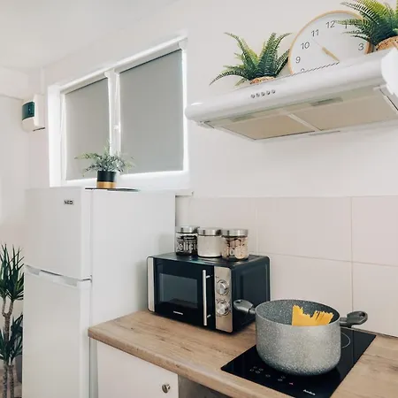 5 Min To Citycenter - House & Garden - Netflix, Playstation & Wifi