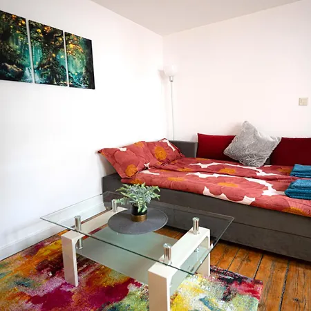 Apartment 5 Min To Citycenter - House & Garden - Netflix, Playstation & Wifi
